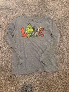 wonder nation Gray Long-Sleeve Tee with Green Grinch 'LOVE' Graphic